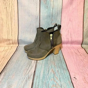 Toffel clog ankle high heel booties